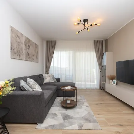 Genio New With Balcony & 2 Free Parking Spaces * Trogir