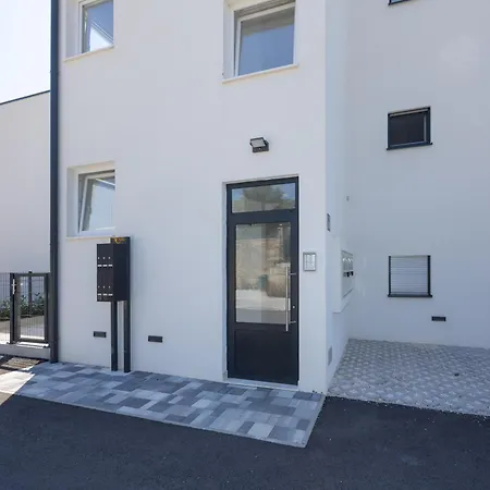 Genio New With Balcony & 2 Free Parking Spaces *