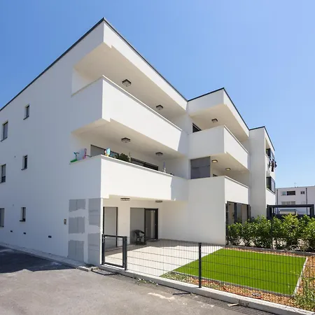 Genio New With Balcony & 2 Free Parking Spaces * Trogir