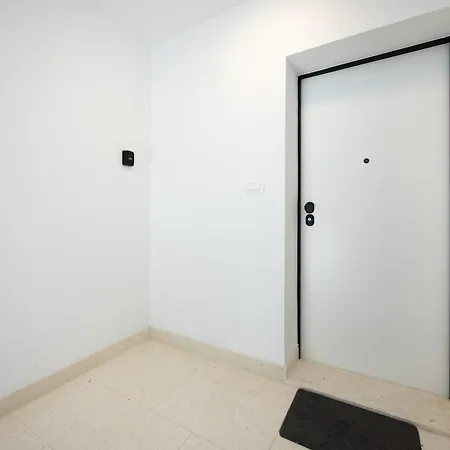 Genio New With Balcony & 2 Free Parking Spaces Apartamento Trogir